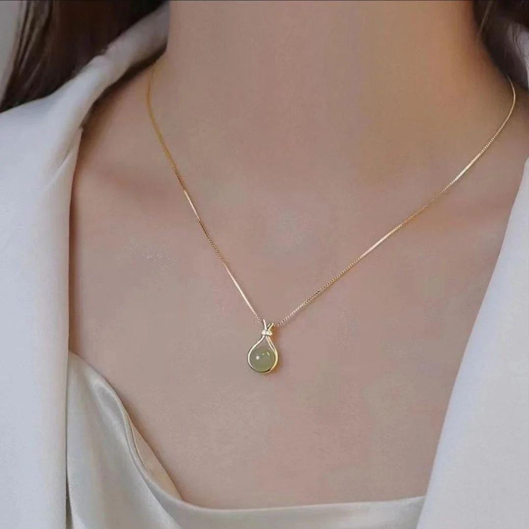 Elegant Teardrop Pendant Necklace – Jade Color Charm